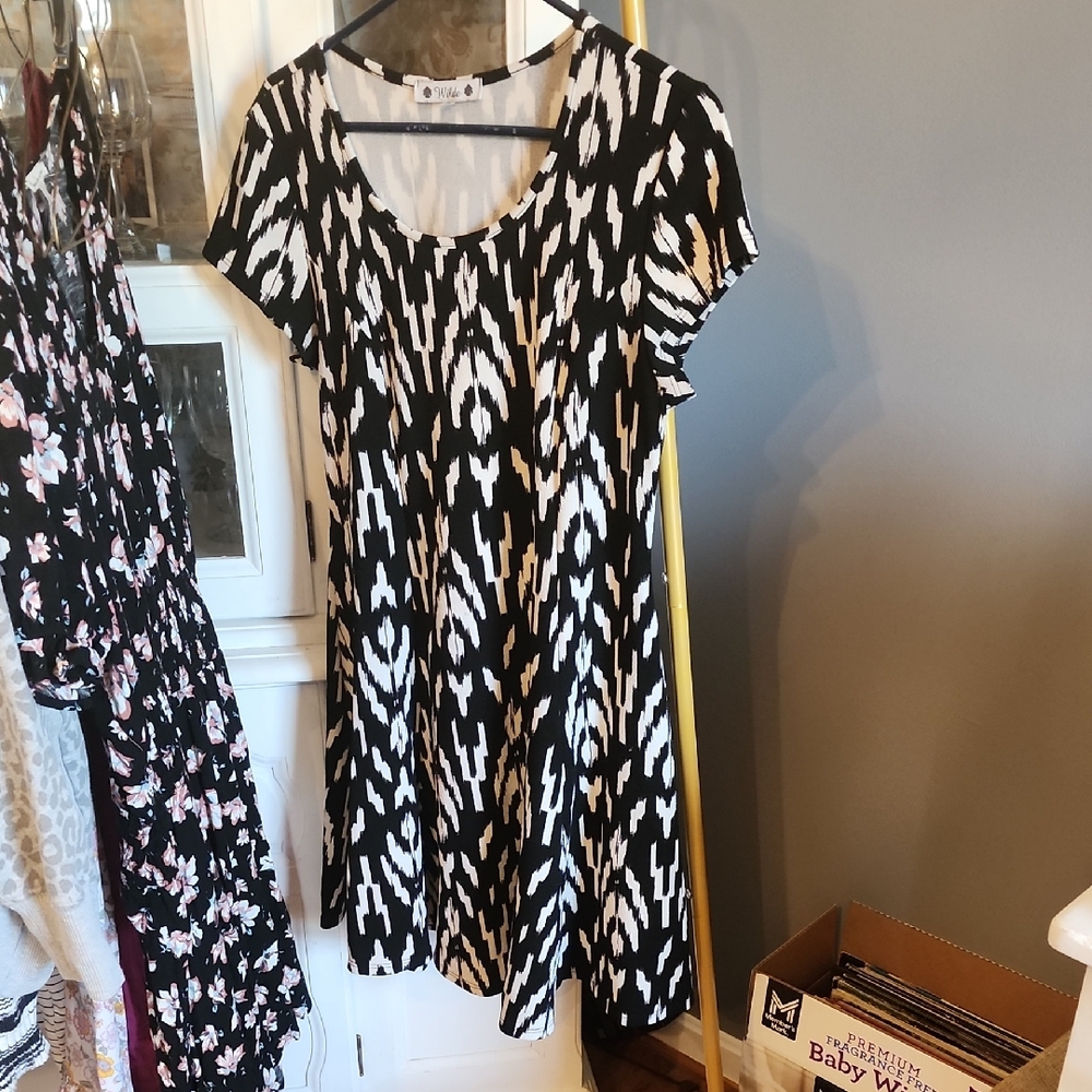 Elegant Black and White Patterned Mini Dress